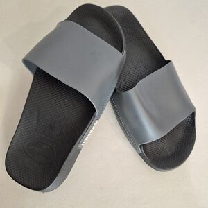 Havaianas Slip-On Flip Flop Sandal - Size 9/10W